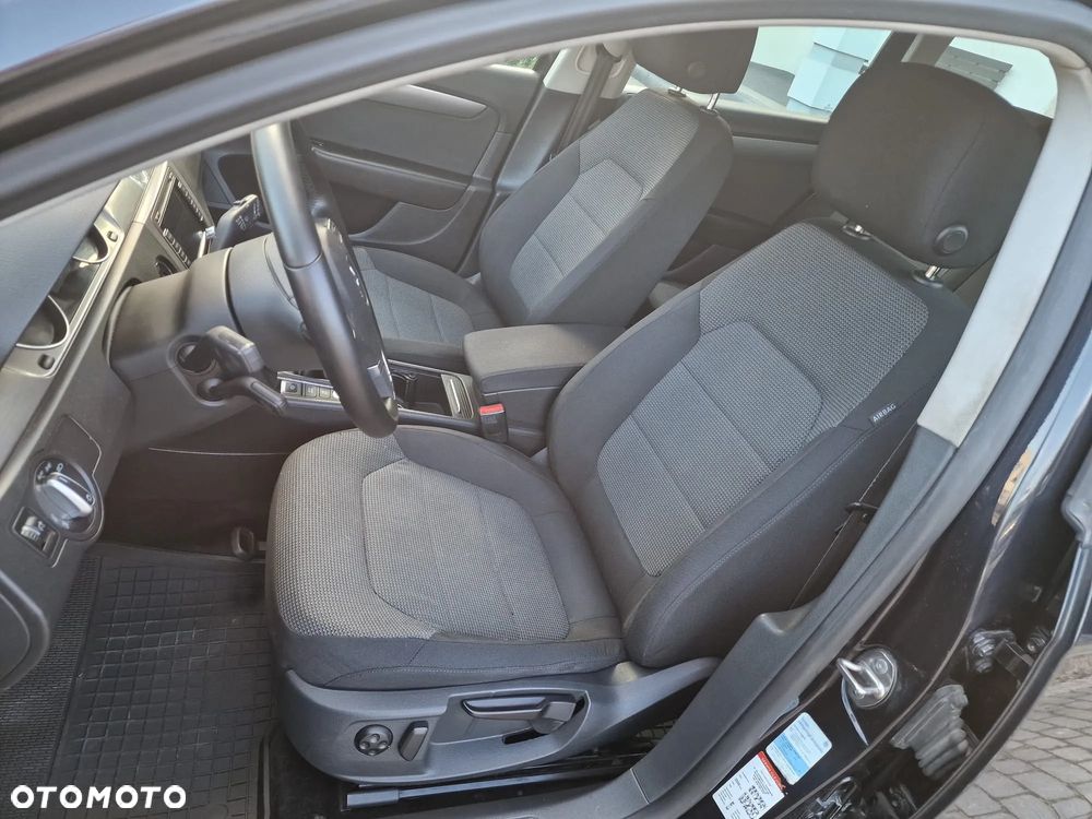 Volkswagen Passat 2.0 TDI DPF Comfortline - 19