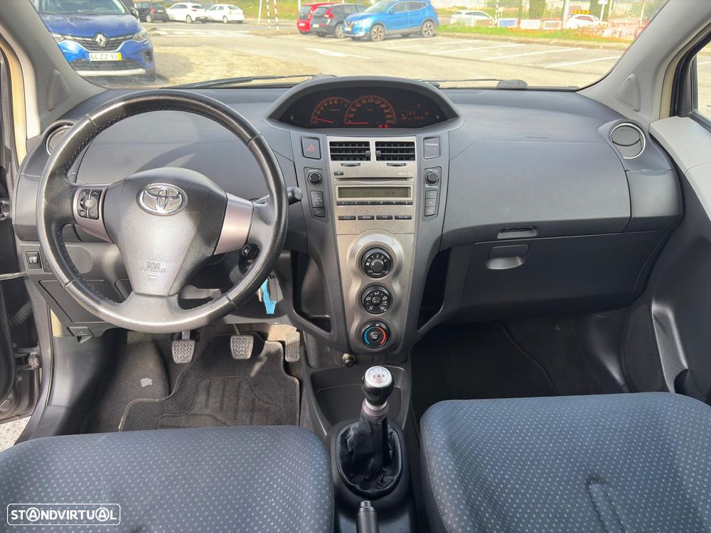 Toyota Yaris 1.0 VVT-i AC Manual - 7