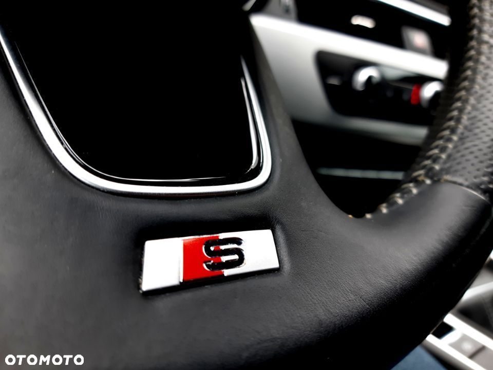 Audi A4 Avant 2.0 TDI Design - 11