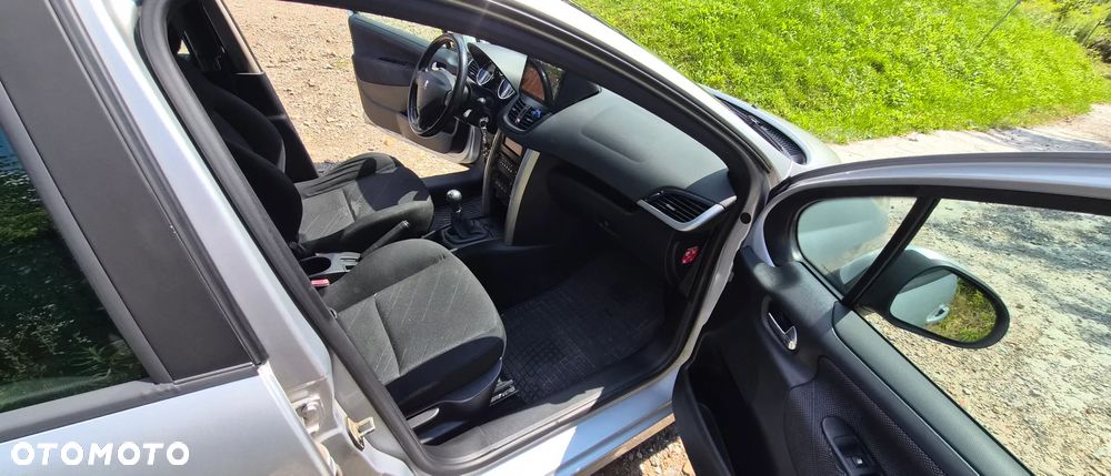 Peugeot 207 - 11