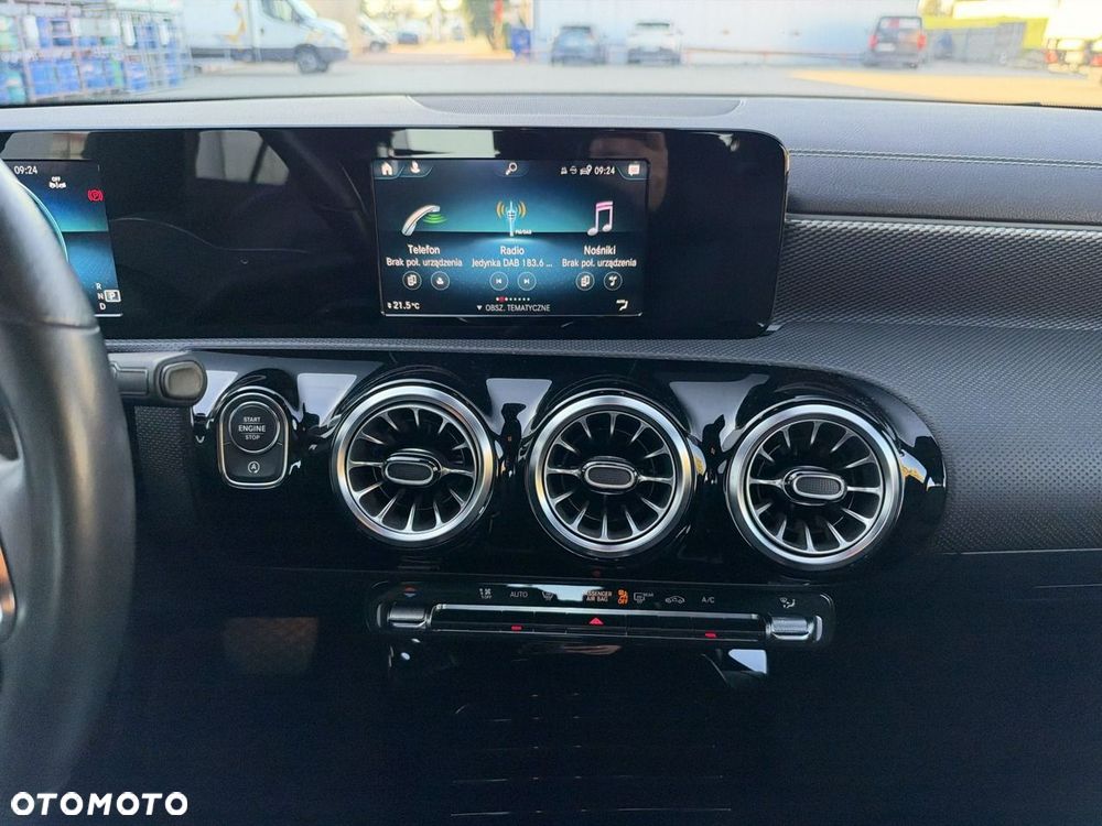 Mercedes-Benz CLA 180 7G-DCT - 23