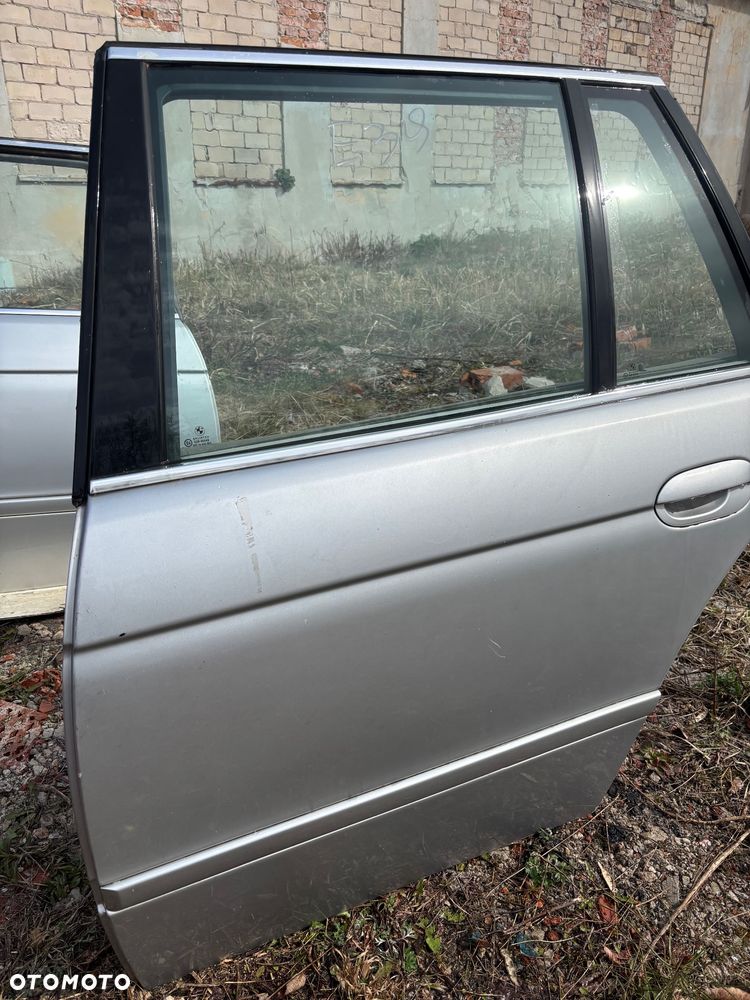 drzwi prawy tyl lewy tył BMW 5 E39 KOMBI - 1