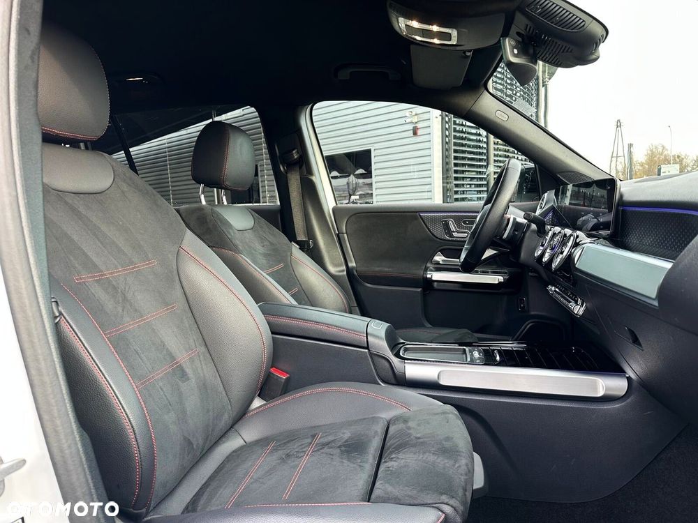 Mercedes-Benz GLB - 14