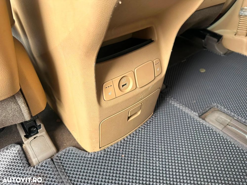 Kia Carnival - 14