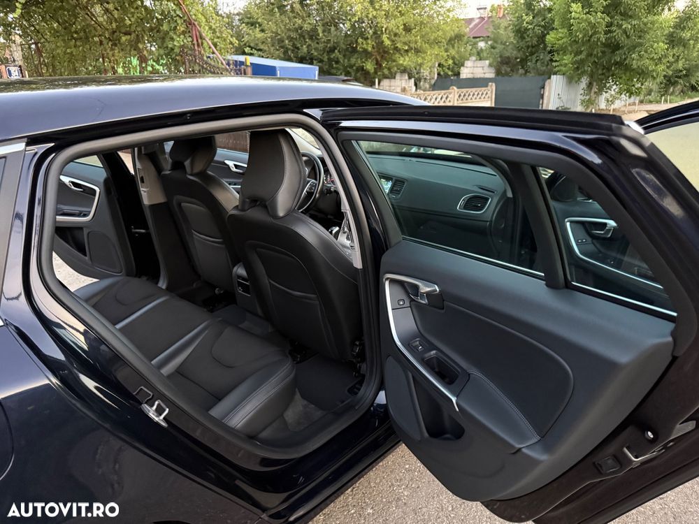 Volvo V60 D3 Momentum Pro - 20