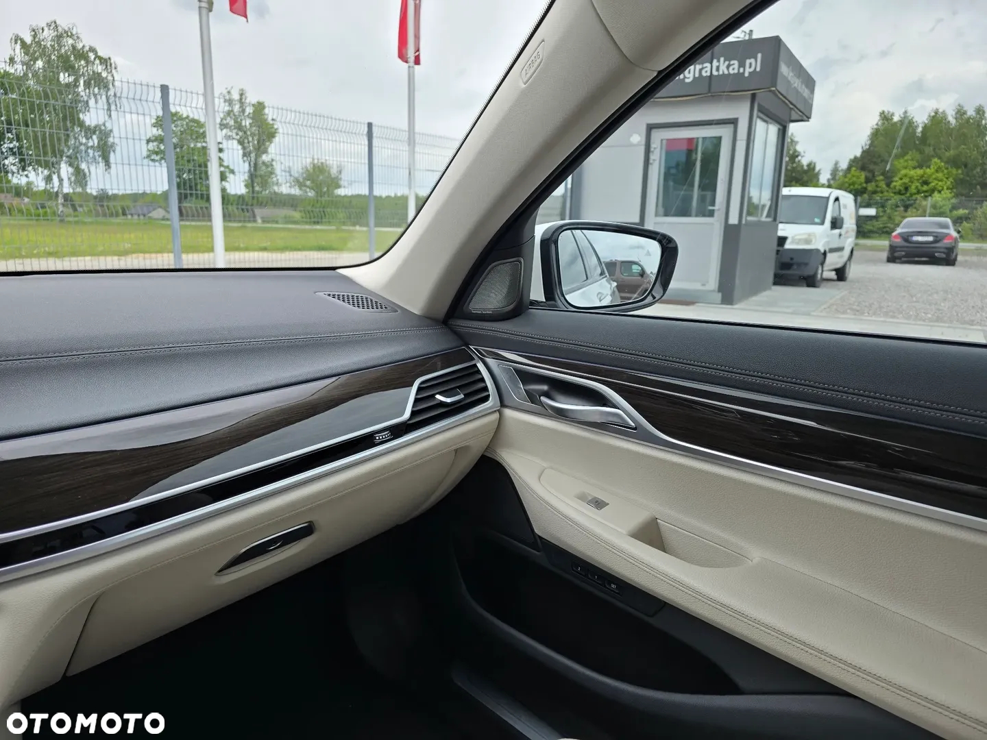BMW Seria 7 750i xDrive sport - 31