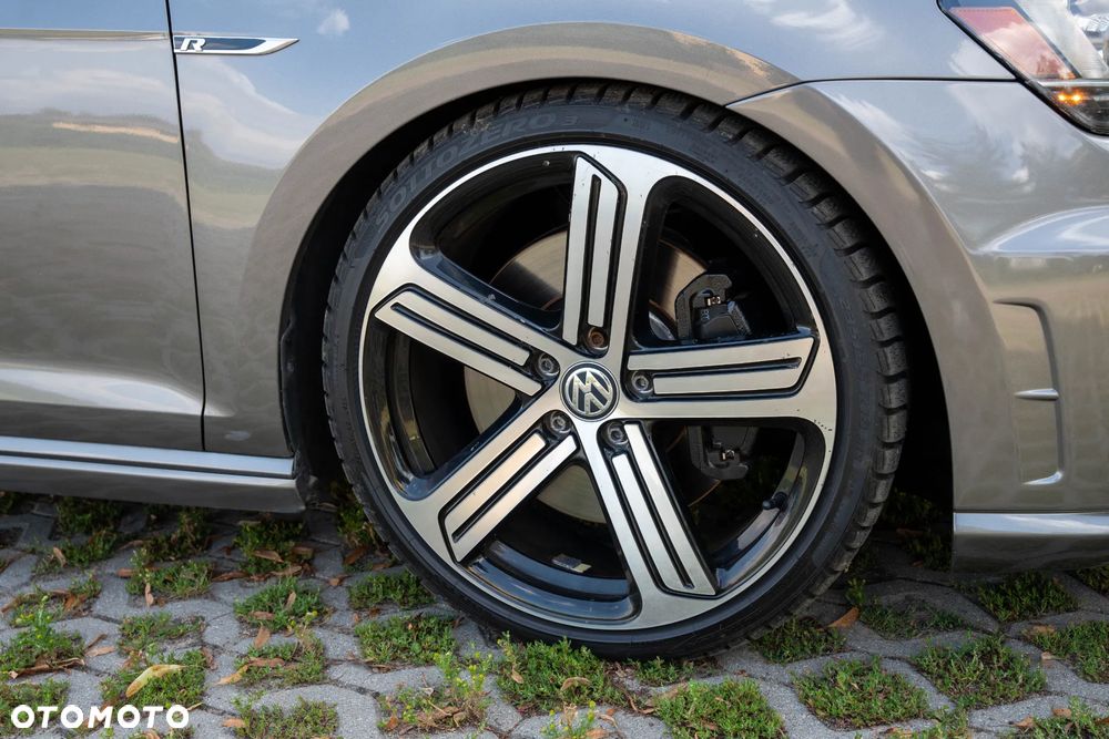 Volkswagen Golf - 6