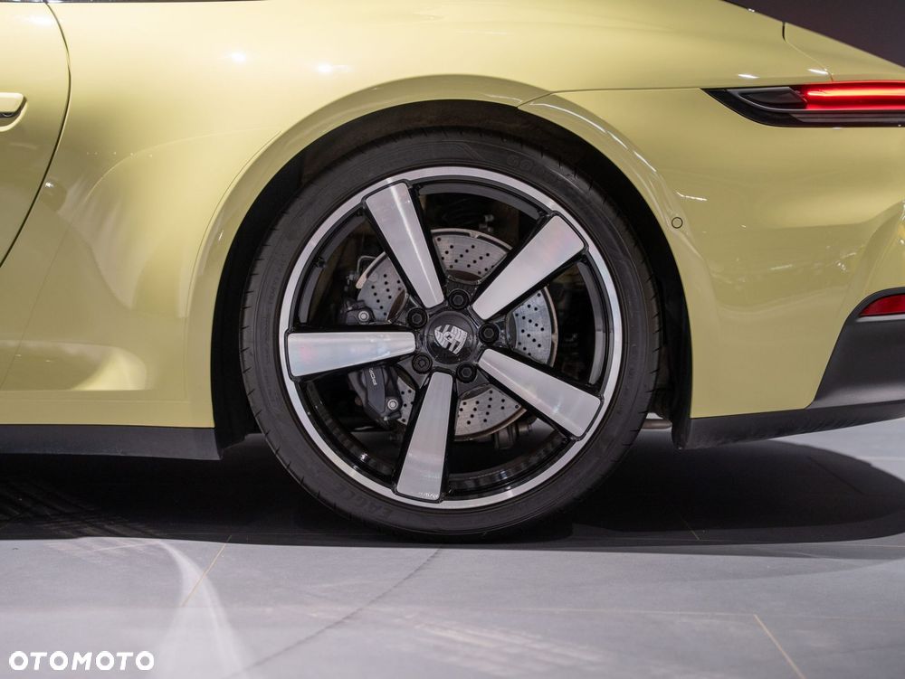 Porsche 911 Carrera - 10