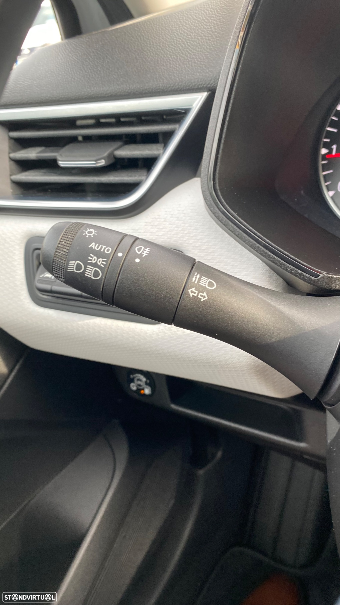 Renault Clio 1.0 TCe Limited Bi-Fuel - 32