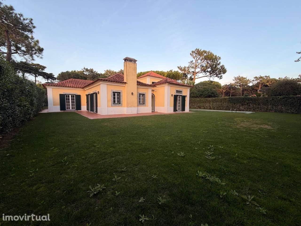 Moradia 6 quartos na Quinta da Marinha,  com grande jardim e pisicna - Grande imagem: 2/30