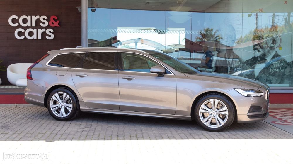 Volvo V90 2.0 B4 Momentum Plus Geartronic - 1