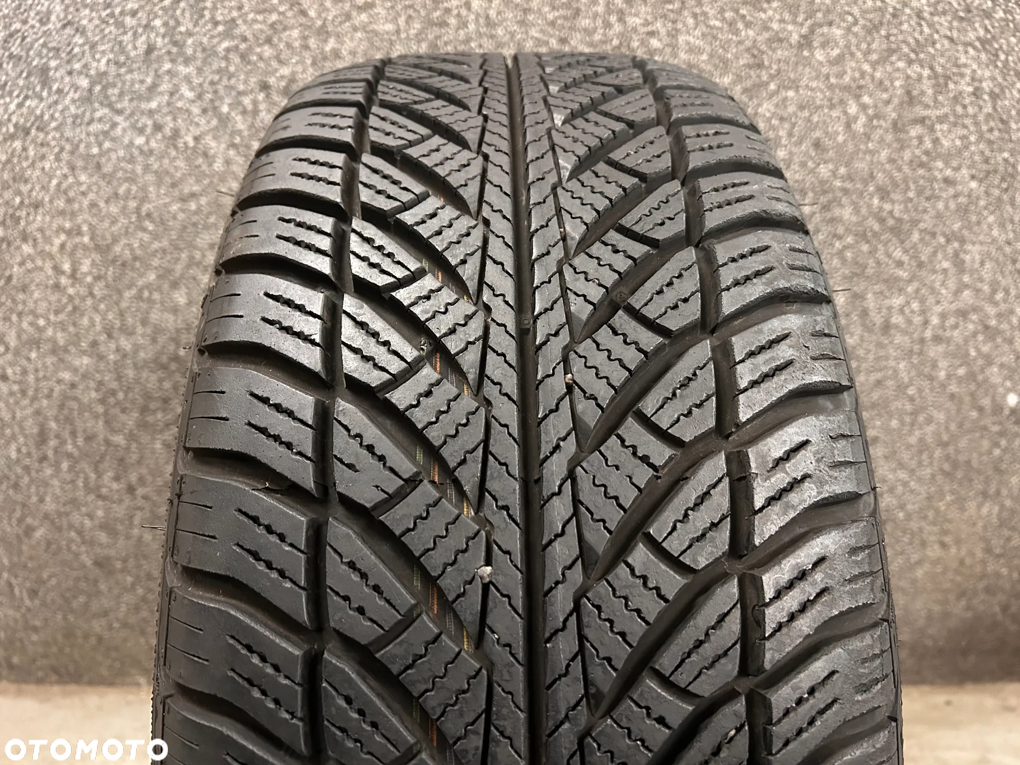 Goodyear UltraGrip 8 Performance RunOnFlat 245/45/18 100V XL 1szt. Ładna! - 2
