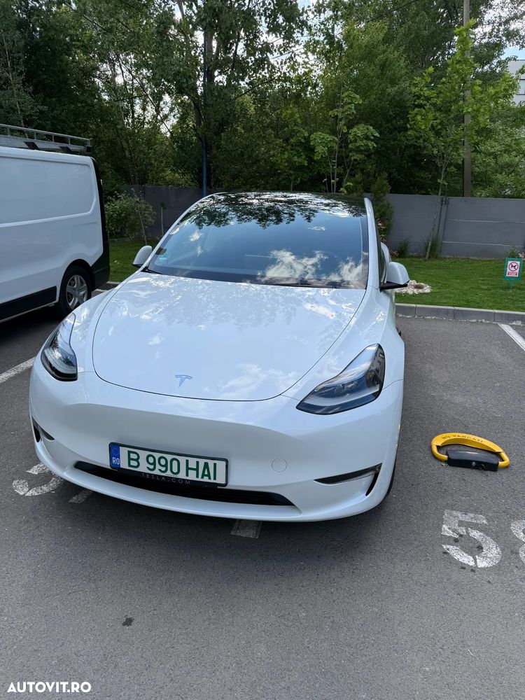 Tesla Model Y - 2