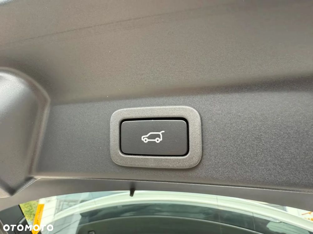 Jaguar F-Pace P550 AWD SVR - 18