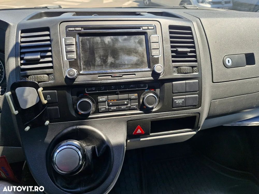 Volkswagen Caravelle - 9