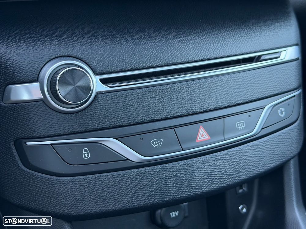 Peugeot 308 1.6 BlueHDi Allure J17 - 25