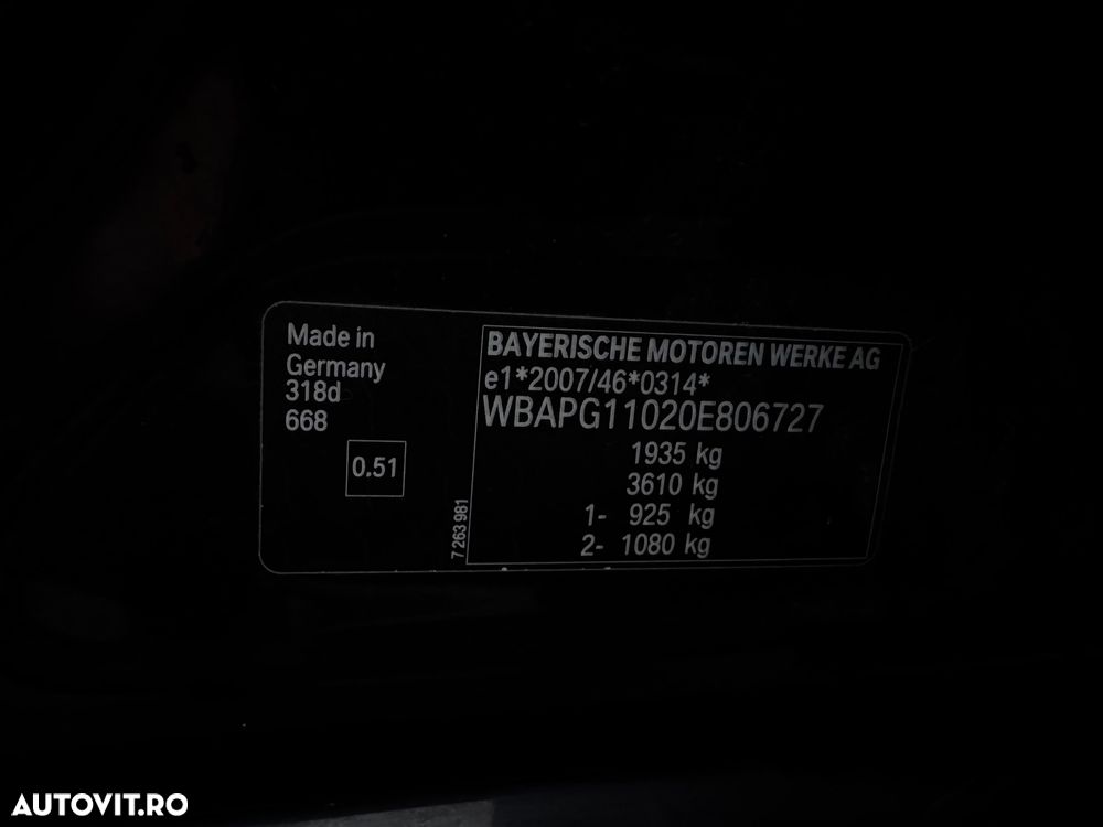 BMW Seria 3 318d DPF Touring Edition Sport - 25