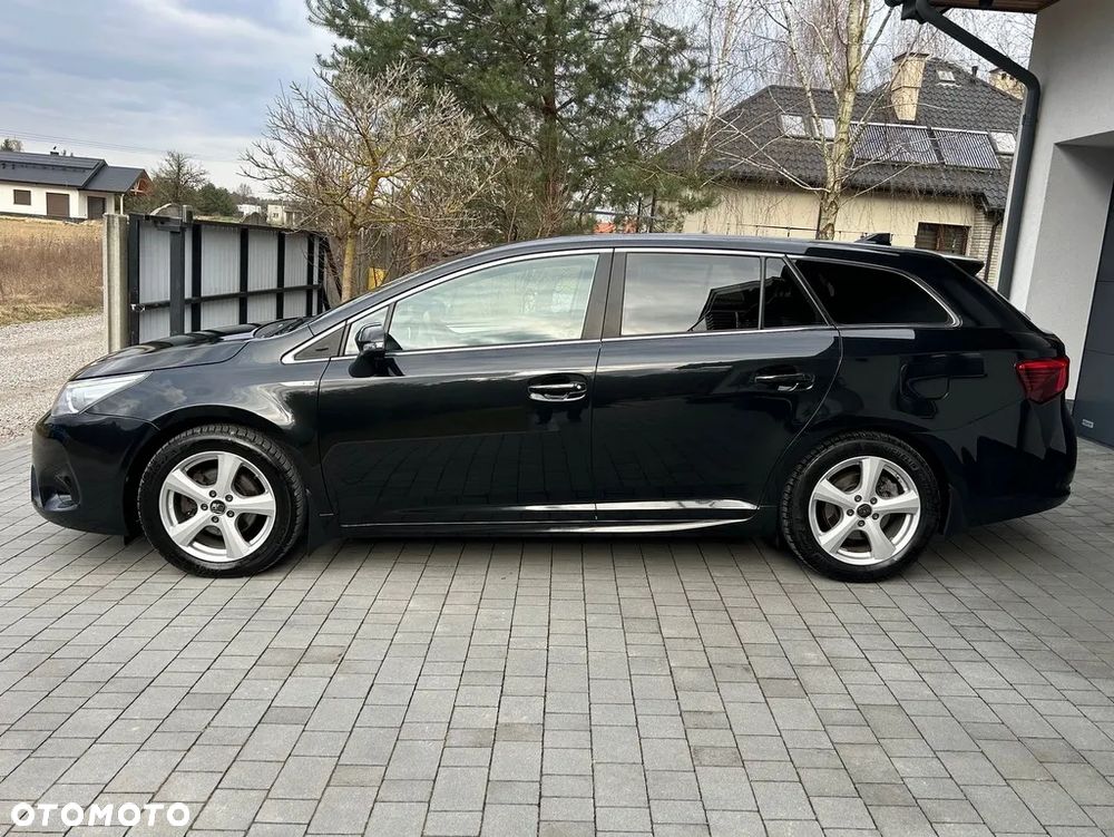 Toyota Avensis Touring Sports 1.8 Multidrive S Executive - 16