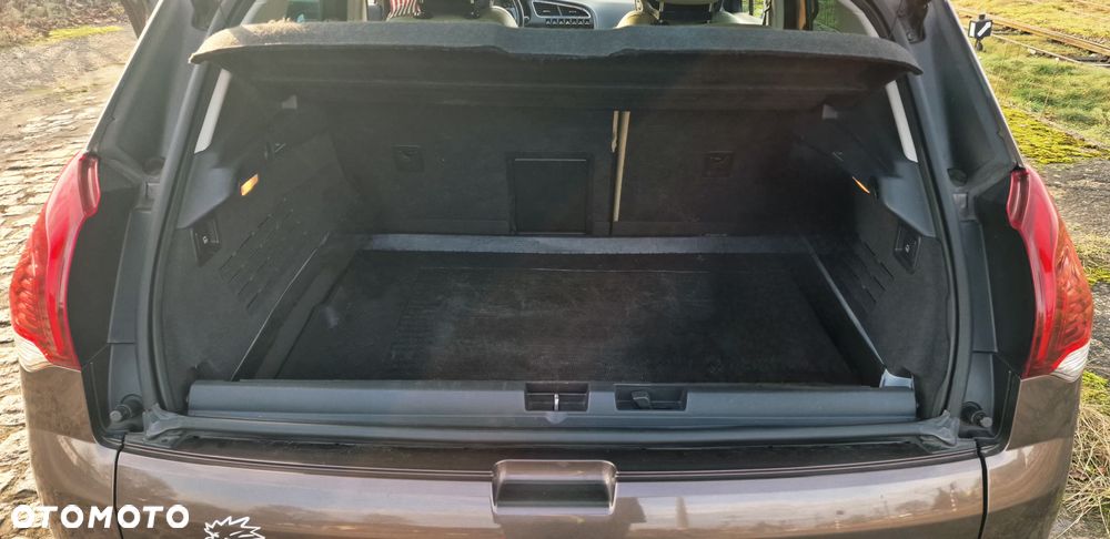 Peugeot 3008 Hybrid4 - 12