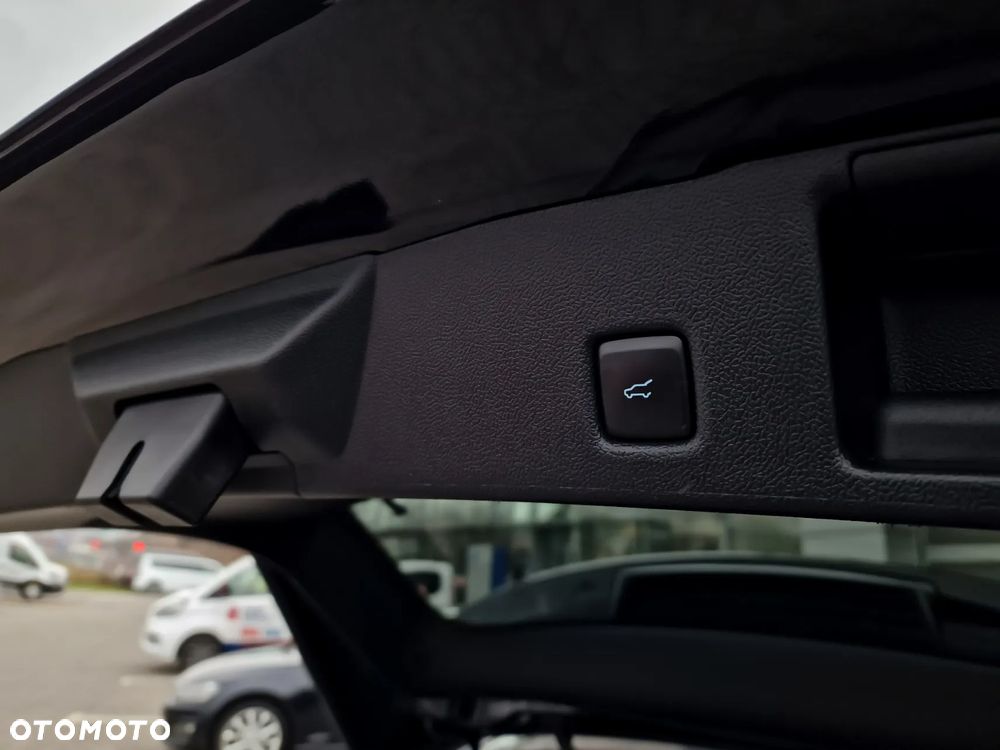 Ford Kuga 1.5 EcoBoost FWD ST-Line X - 25