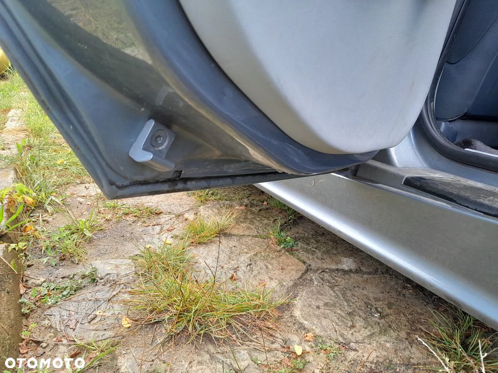 Drzwi tylne lewe BMW 1 E87 A18/7 QUARZBLAU - 4