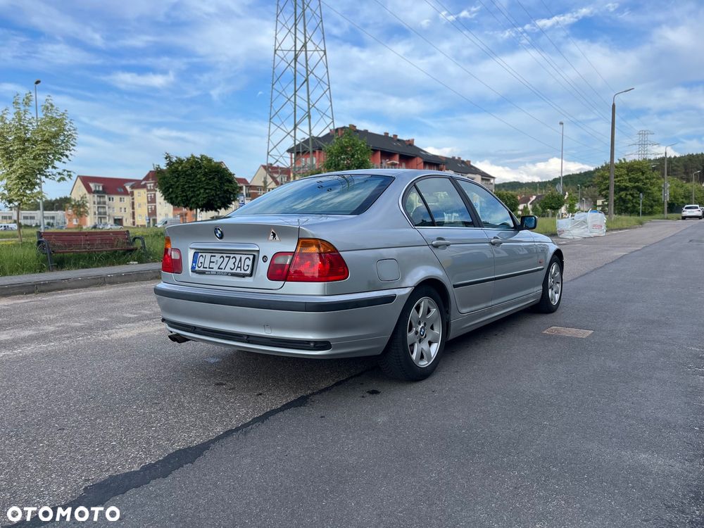 BMW Seria 3 320i - 7