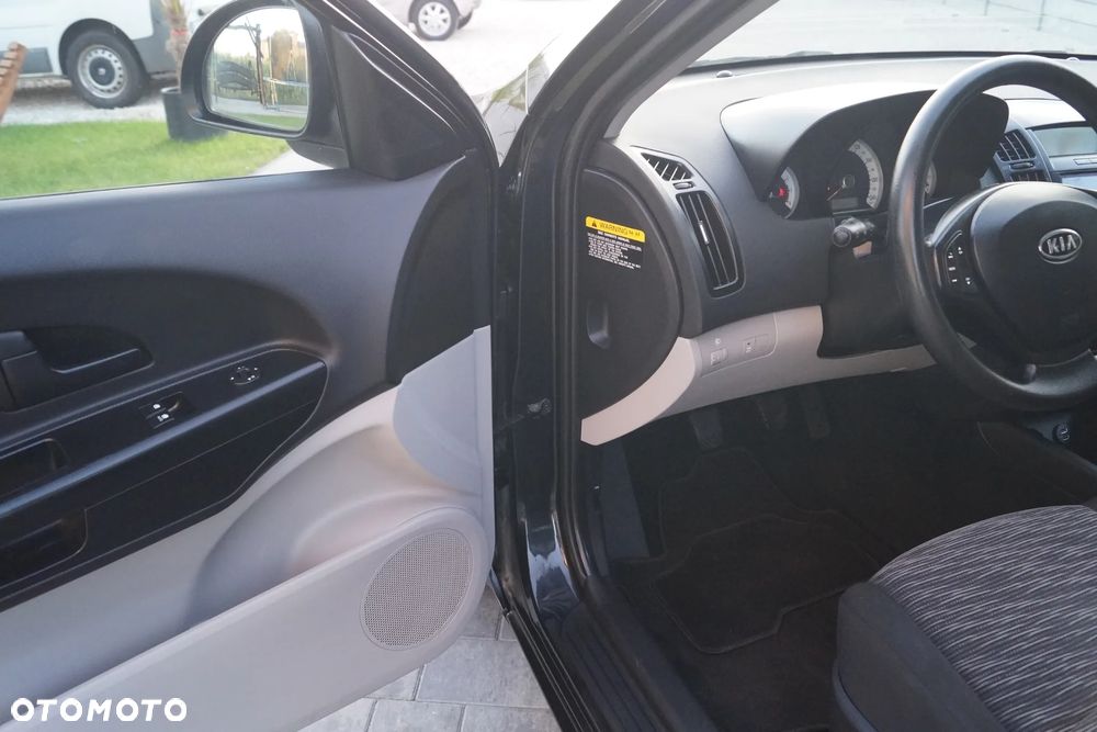 Kia Ceed - 16