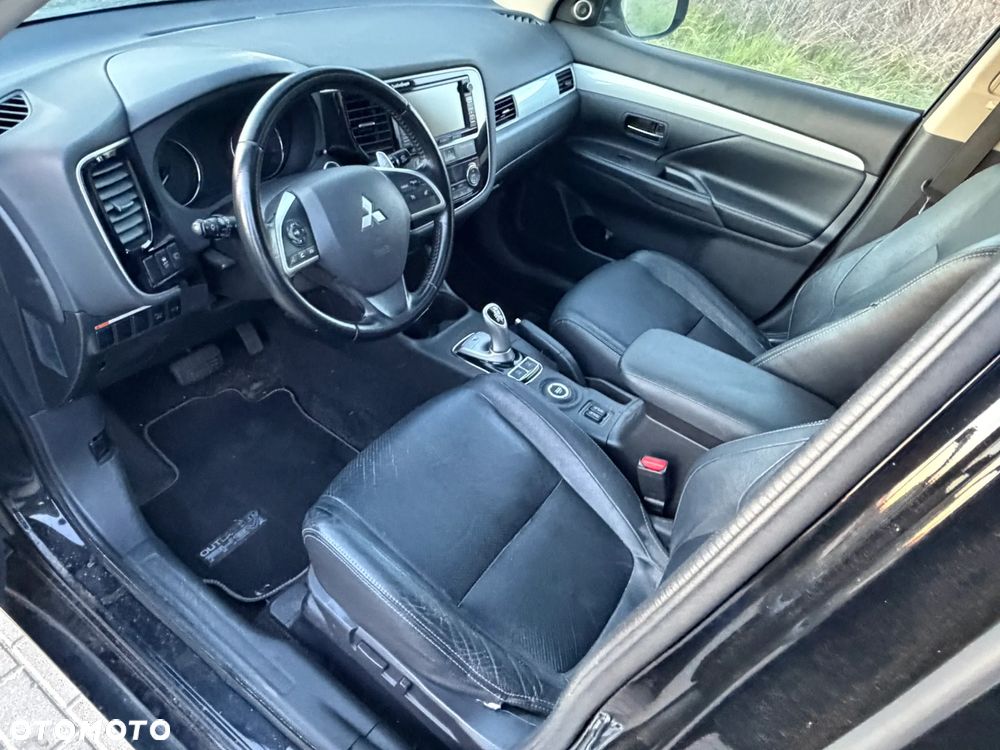 Mitsubishi Outlander Intense + - 32