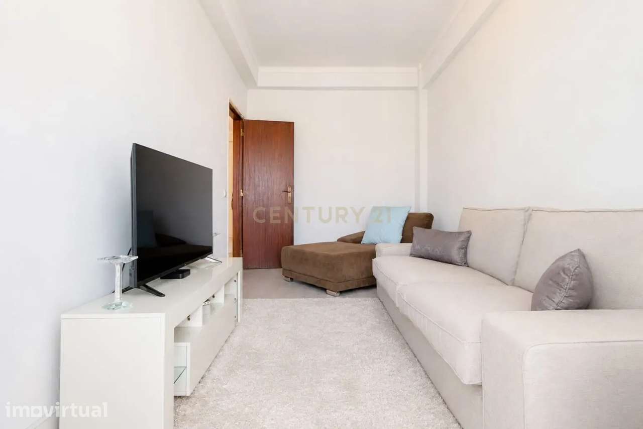 Apartamento T2 semi-renovado com 2 marquises e muita luminosidade no B - Grande imagem: 5/28