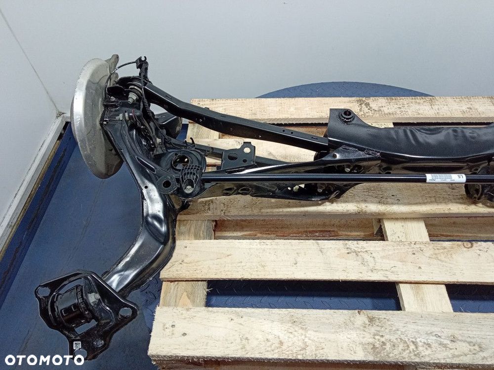 BMW 1 F40 F44 F45 BELKA SANKI WÓZEK ZAWIESZENIA TYŁ 6851560 - 2