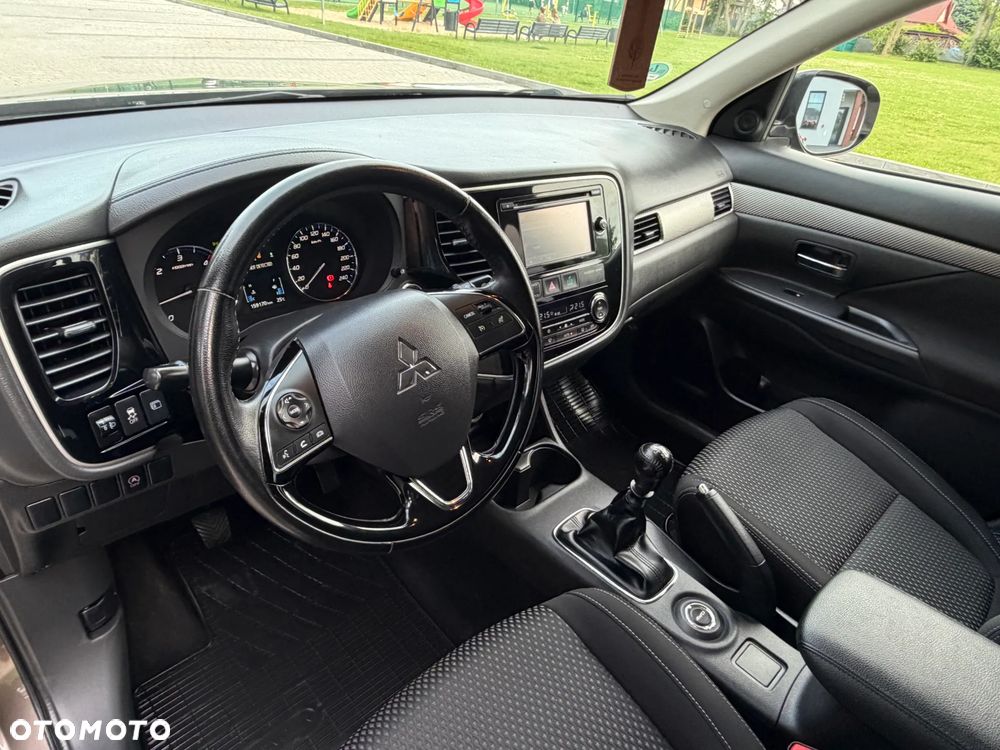 Mitsubishi Outlander 2.2 DI-D 4WD Invite - 12