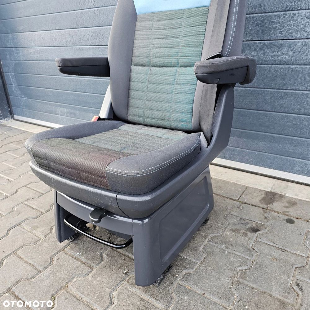 VW T5 T6 MULTIVAN ATLANTIS fotel obrotowy tył II RZĄD - 3