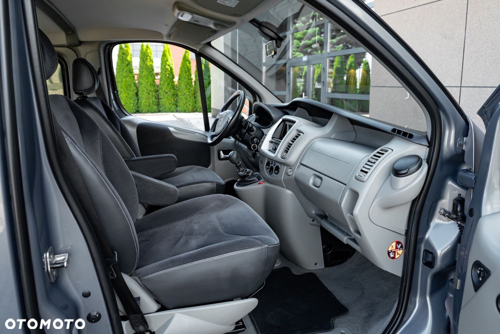 Renault Trafic FAP Grand Passenger Black Edition - 32