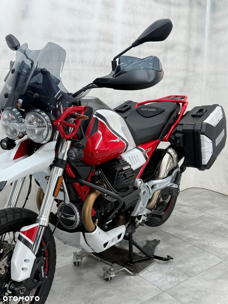 Moto Guzzi V85 - 2