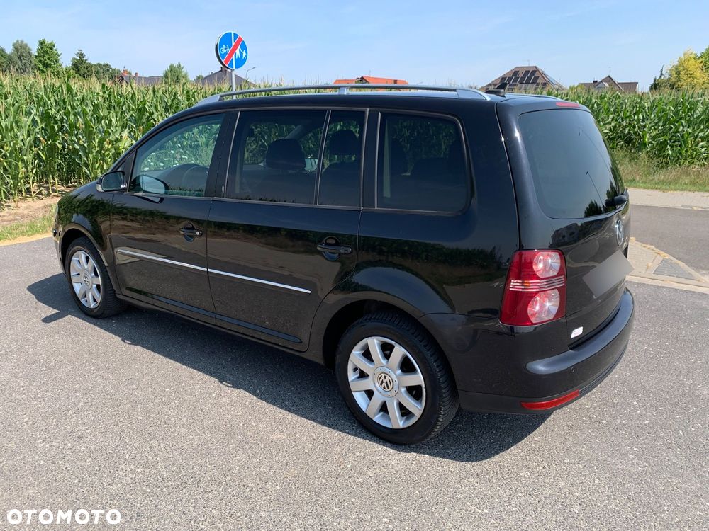 Volkswagen Touran 2.0 TDI DPF Highline - 9