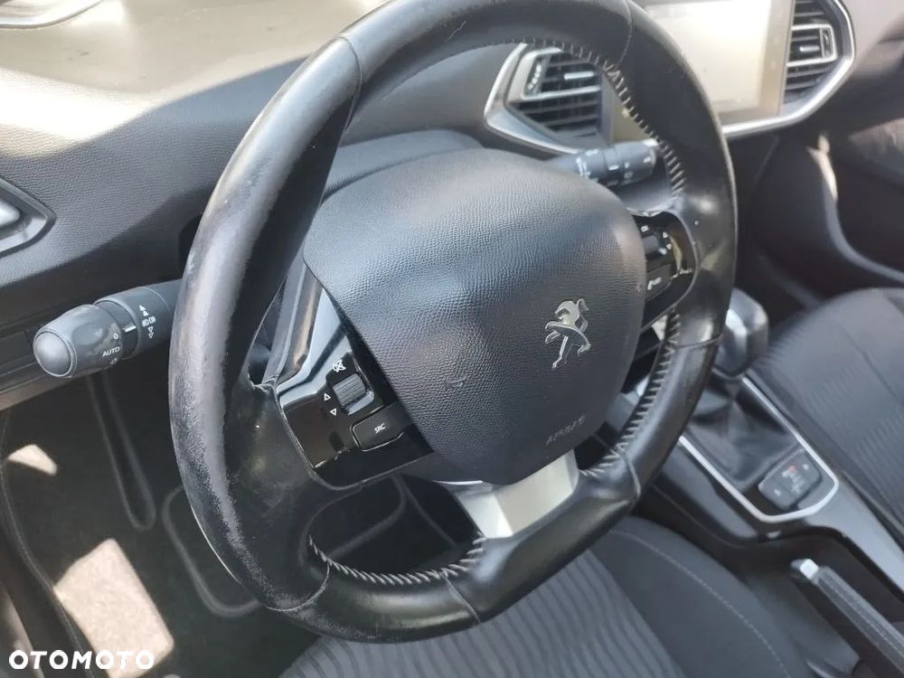 Peugeot 308 BlueHDi FAP 120 EAT6 Stop&Start Allure - 17