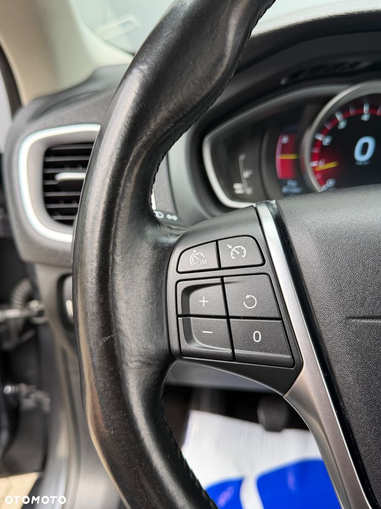 Volvo V40 T3 Momentum - 37
