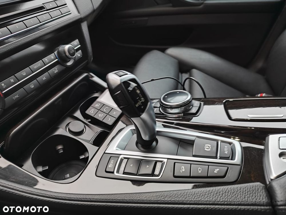 BMW Seria 5 520d xDrive Luxury Line - 9