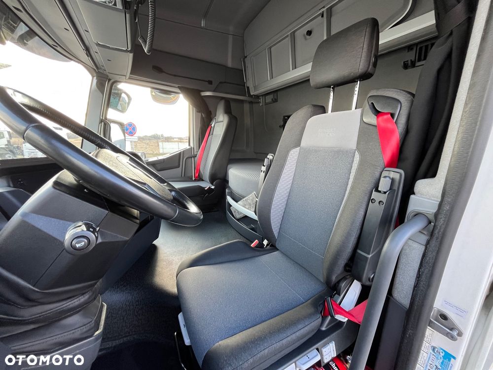 Renault T480 Sleeper Cab - 8