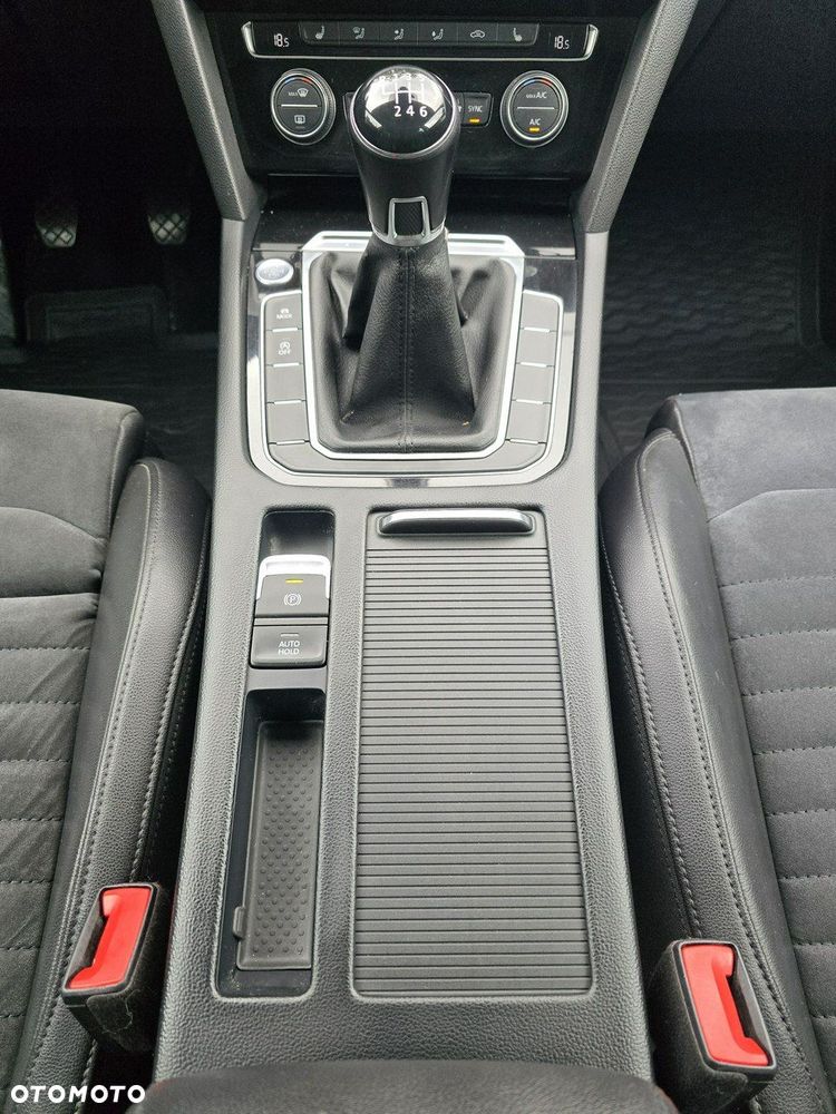 Volkswagen Passat 2.0 TDI BMT Highline - 21