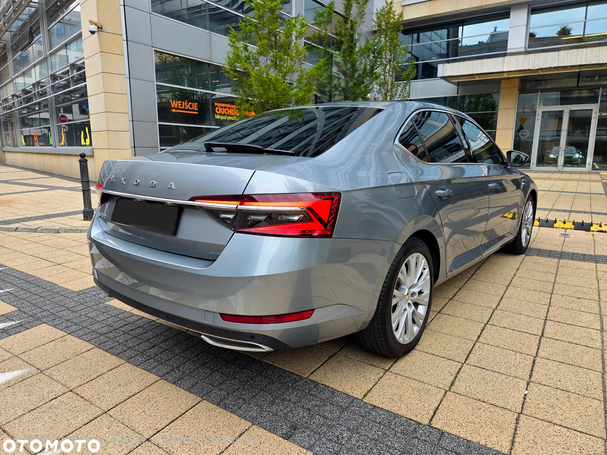 Skoda Superb 2.0 TDI SCR L&K DSG - 8