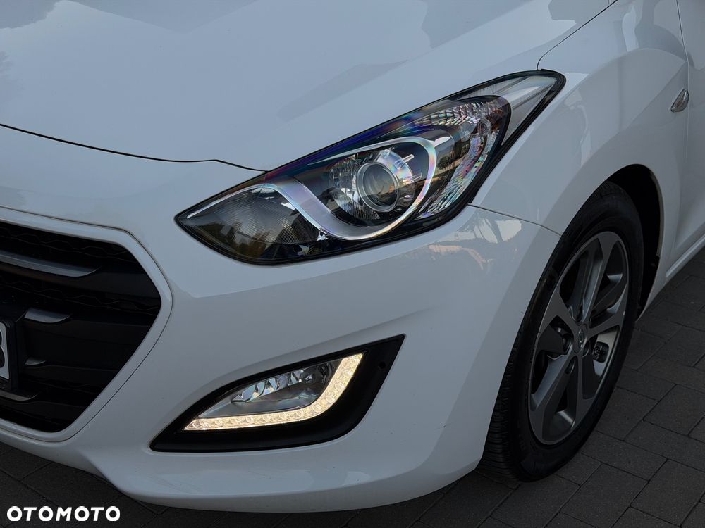 Hyundai i30 1.4 Premiere Comfort - 27