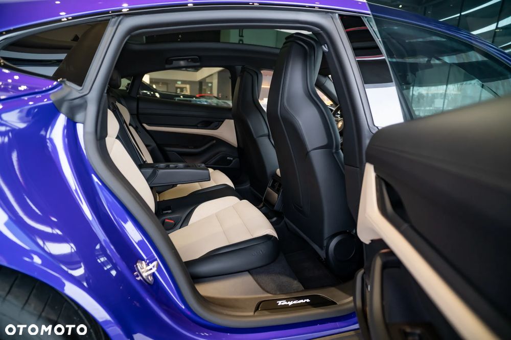 Porsche Taycan 105kWh 4S Black Edition - 22