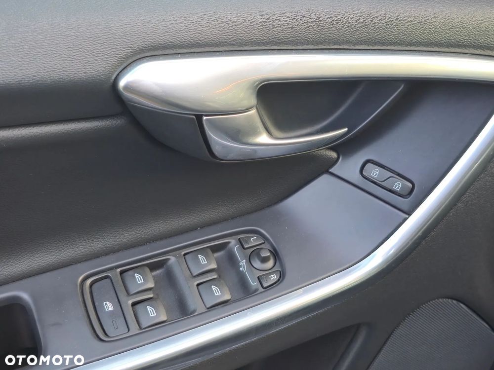 Volvo XC 60 D3 Momentum - 11