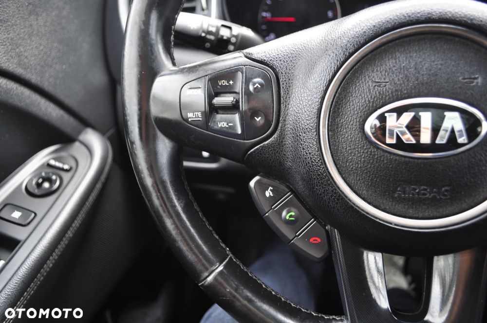 Kia Carens 1.6 GDI Dream Team Edition - 19