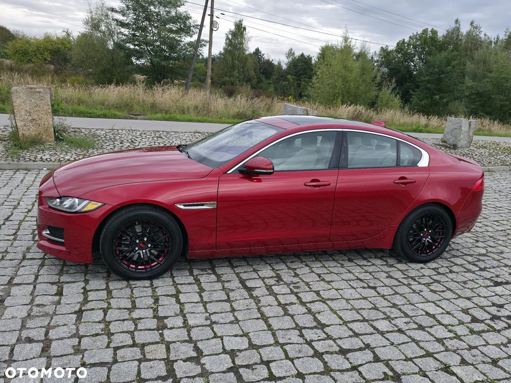 Jaguar XE 2.0 T R-Sport - 2