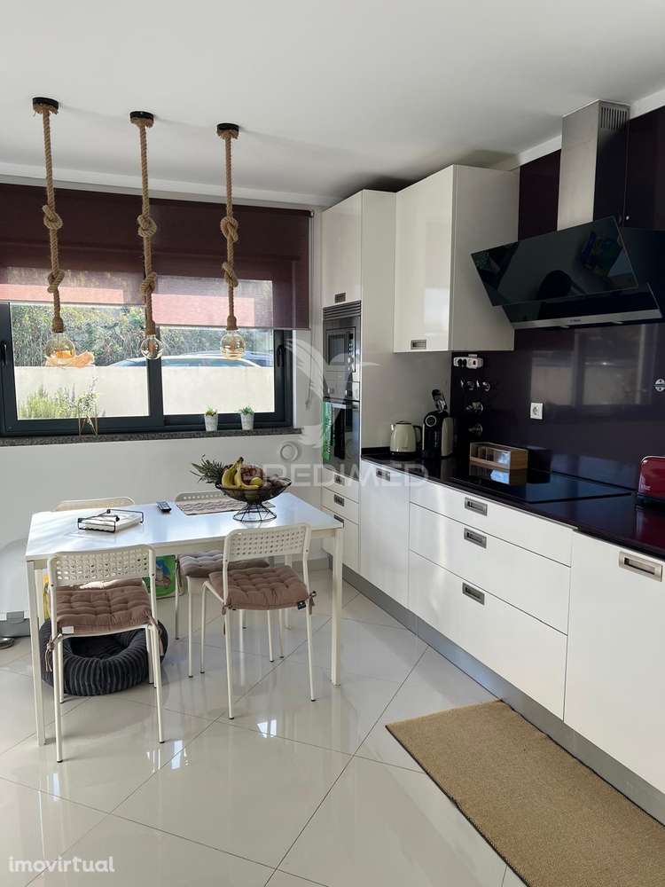 Moradia V4 com garagem em Santo António da Charneca - Grande imagem: 3/24