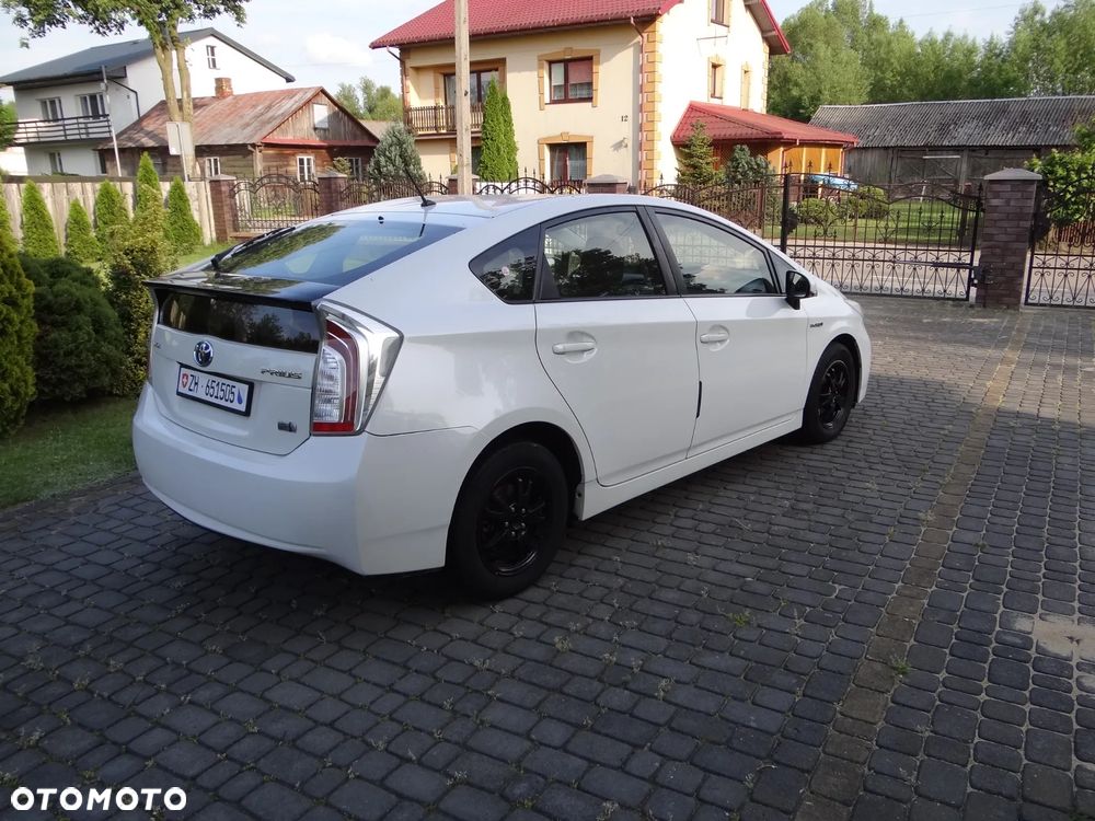 Toyota Prius ver-1-8-hsd-prestige - 3
