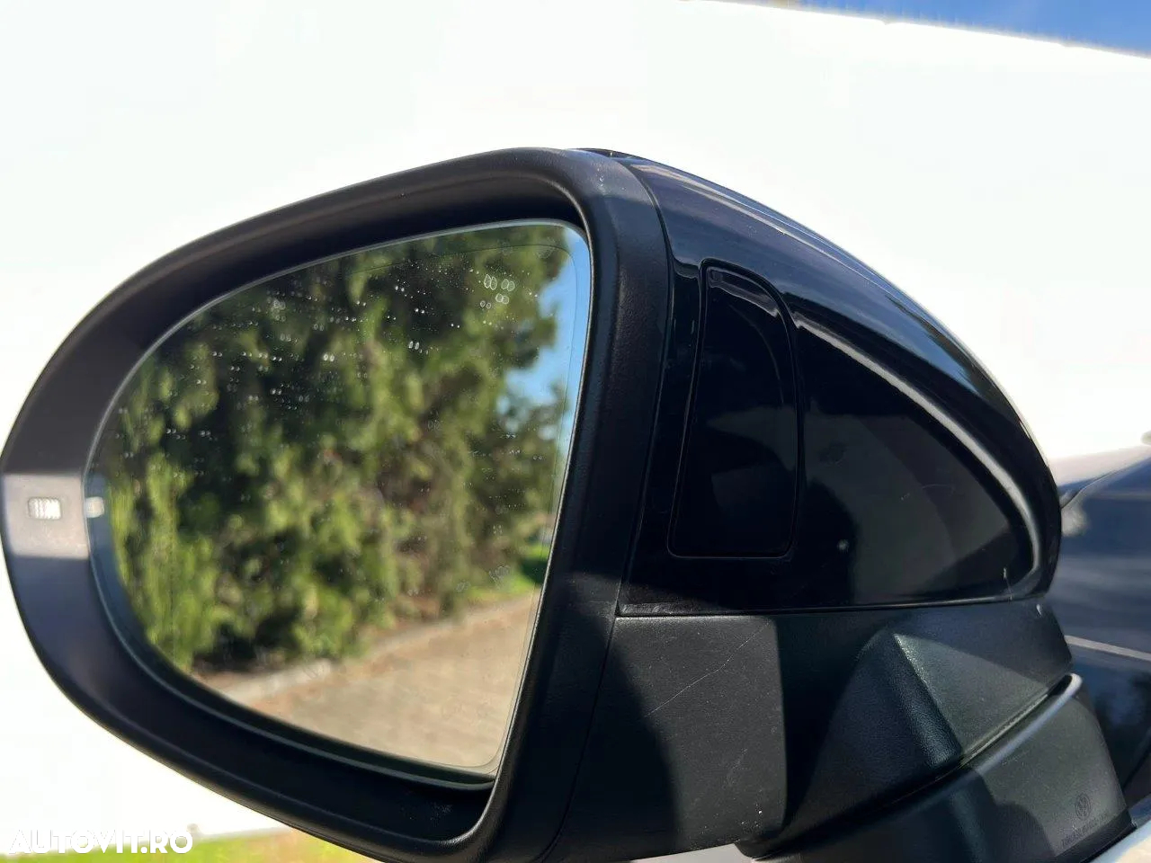Volkswagen Passat - 12