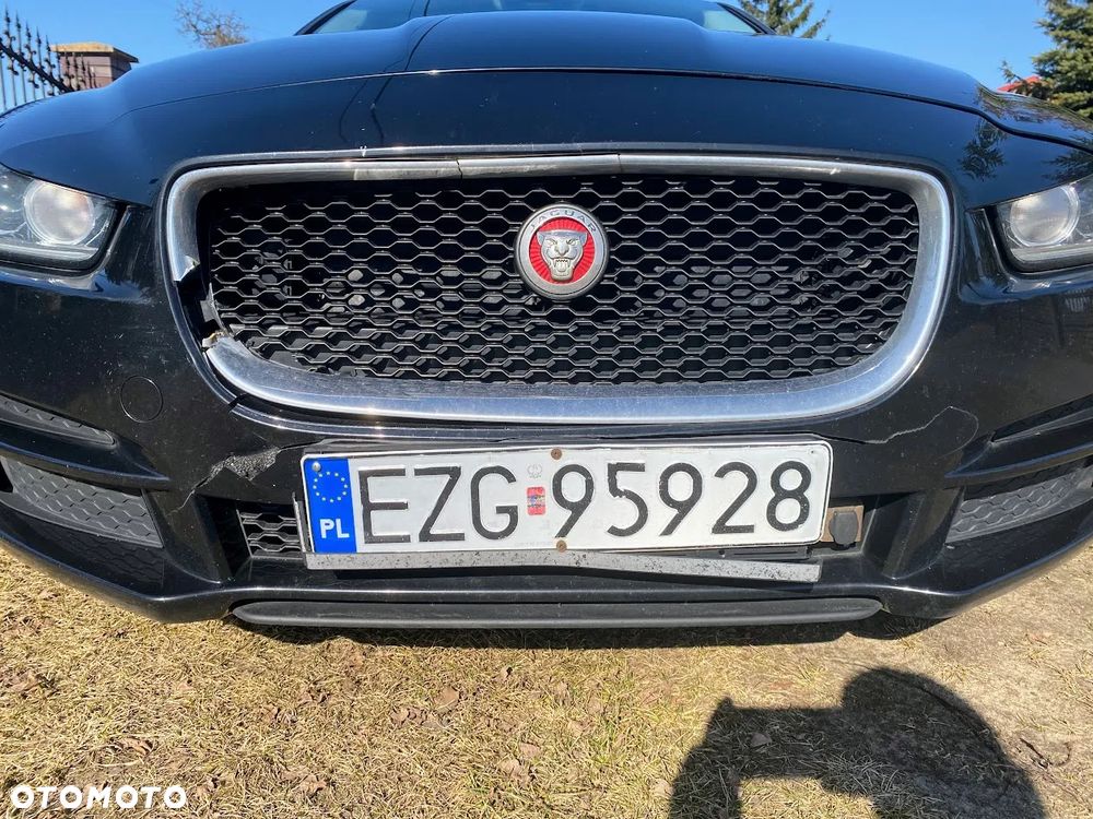 Jaguar XE - 12